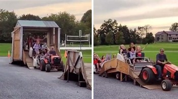 Daripada antre panjang di taman hiburan, mending bikin roller coaster sendiri di rumah. Foto: Bored Panda