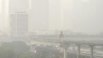 Jakarta Hujan Deras, Petir dan Geledek Bersahutan