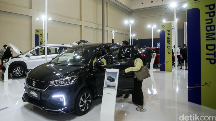 Kebijakan relaksasi Pajak Penjualan atas Barang Mewah Ditanggung Pemerintah (PPnBM DTP) cukup mendongkrak kinerja industri otomotif. Hal itu dikatakan Menteri Koordinator Bidang Perekonomian Airlangga Hartarto saat membuka pameran GIIAS 2021 Kamis (11/11/2021).