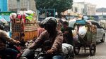 Duh, Gunungan Sampah di TPS Pagarsih Bandung Meluber ke Jalan