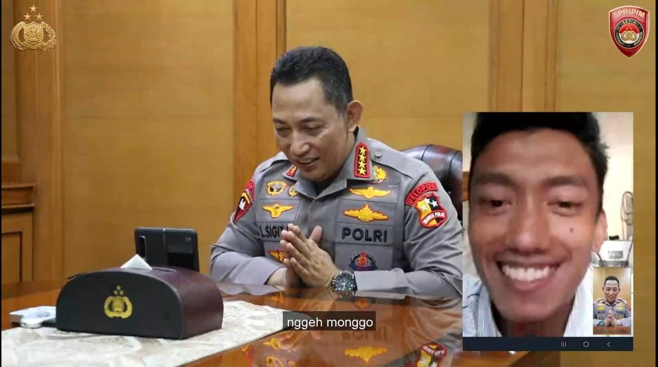 Kapolri Jenderal Listyo Sigit Prabowo berbincang dengan Teuku Tegar Abadi lewat video call