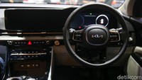MPV bongsor ini banyak digadang-gadang bisa menjadi pengganggu segmen MPV Mewah seperti Toyota Alphard, atau lawan paling dekatnya Hyundai Staria dan Honda Odyssey.
