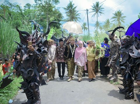 Kisah pengantin yang viral di media sosial.