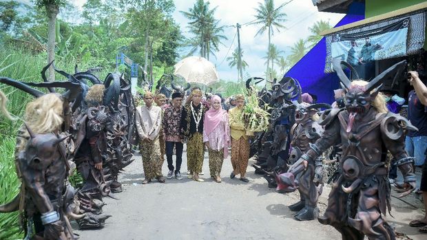 Kisah pengantin yang viral di media sosial.