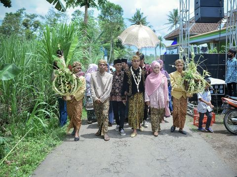 Kisah pengantin yang viral di media sosial.