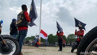 Paskibra dalam upacara bendera ini merupakan pelajar dari Rengasdengklok.