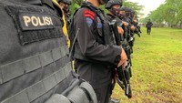 Personel Polri hingga TNI pun mengawal ketat proses penyitaan yang berlangsung di Kawasan Industri Mandala Prama Permai, Karawang ituFoto: Yuda Febrian Silitonga/detikcom