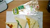 Sandwich jadi solusi sarapan cepan dan singkat. Sayangnya sandwichnya yang ini isinya cuma tipuan. Nyesek banget! Foto: Istimewa