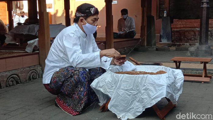 Mengenal Tradisi Dandangan-Jamas Keris Sunan Kudus yang Ditetapkan Jadi Warisan Budaya Mengenal Tradisi Dandangan-Jamas Keris Sunan Kudus yang Ditetapkan Jadi Warisan Budaya