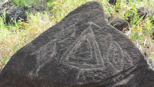 Menhir dan Batu Tulis di Bukit Tutari, Jayapura