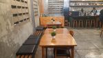 Foto: Ada Perpustakaan dalam Kafe, Bisa Baca Buku sambil Ngopi