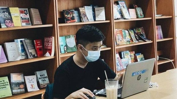 Menyruput Kopi Sambil Menikmati Buku Bacaan CIL Room Bogor