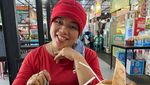 Momen Bahagia Ibunda Bibi Andriansyah Saat Kulineran Bareng Mendiang Vanessa Angel