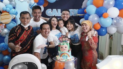 Momen Bahagia Ibunda Bibi Andriansyah Saat Kulineran Bareng Mendiang Vanessa Angel