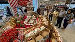 Ornamen Natal Mulai Hiasi Pusat Perbelanjaan