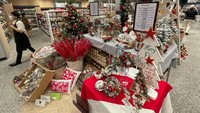 Salam satunya Lippo Mall Puri menghadirkan supermarket premium Ranch Market yang resmi dibuka dengan ornamen Natal.