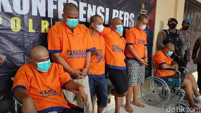 Polisi Ponorogo menangkap enam pembobol toko di Ponorogo. Dari sembilan TKP, total kerugian para korban ditaksir mencapai ratusan juta Rupiah.