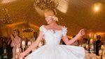 Senyum Penuh Kebahagiaan Paris Hilton Resmi Nikah di Usia 40 Tahun