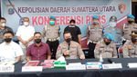 Penampakan Oknum Polisi Medan Peras Warga Digiring ke Tahanan