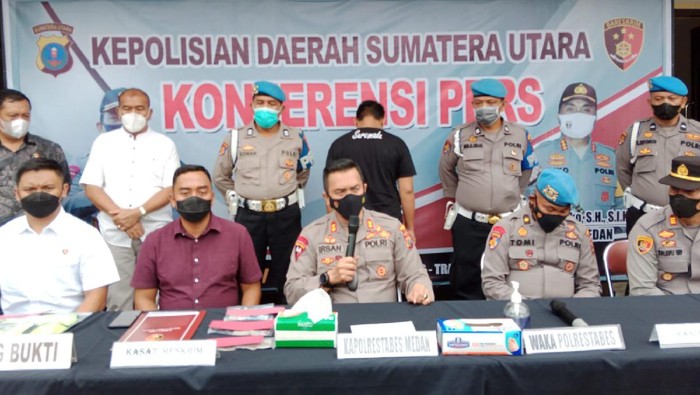 Personel Polsek Deli Tua, Bripka P, yang sempat diserang warga saat meminta uang damai di Medan, Sumut, ditetapkan sebagai tersangka. (dok Istimewa)