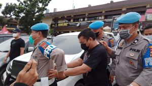 Penampakan Oknum Polisi Medan Peras Warga Digiring ke Tahanan
