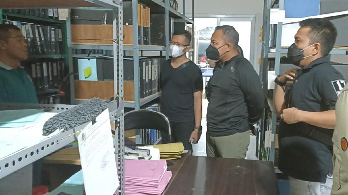 Polisi melakukan operasi tangkap tangan (OTT) terhadap empat pegawai Kantor Agraria dan Tata Ruang Badan Pertanahan Nasional (ATR/BPN) dan seorang lurah di Kabupaten Lebak, Banten (dok. istimewa)