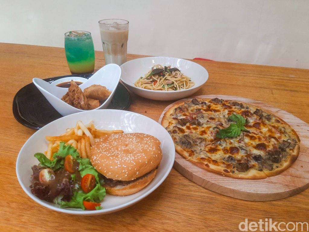 Pribadi Coffee, Kafe Outdoor Nuansa 'Bali' di Menteng Dalam, Jakarta Selatan.