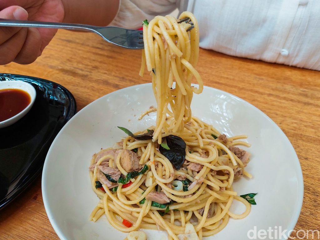 Pribadi Coffee, Kafe Outdoor Nuansa 'Bali' di Menteng Dalam, Jakarta Selatan.