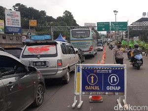 Padat Merayap, Polisi Berlakukan Buka Tutup dan Gage di Kawasan Wisata Puncak
