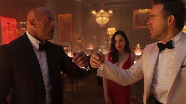 RED NOTICE - (L-R) RYAN REYNOLDS, GAL GADOT and DWAYNE 'THE ROCK' JOHNSON STAR IN NETFLIX'S RED NOTICE RELEASING NOVEMBER 12, 2021. WRITTEN & DIRECTED BY RAWSON MARSHALL THURBER. Cr: Frank Masi/NETFLIX © 2021