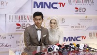 Potret Ria Ricis yang nempel terus nih. Foto: pl/Noel/detikHOT.