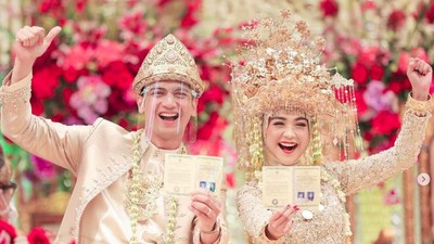 5 Artis yang Menikah dengan Busana Pengantin Adat Palembang
