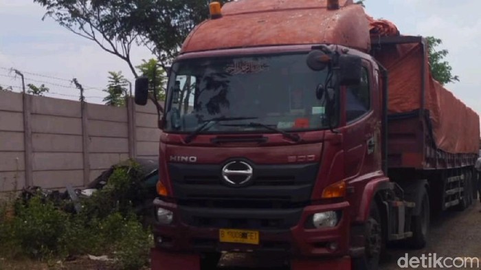 Sopir truk tewas tertabrak saat ganti ban di Tol Cipali