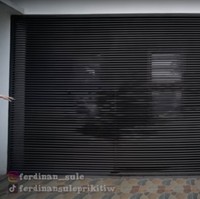 Dalam video Sule menuturkan bahwa rumah tersebut dibelinya dari salah seorang tetangganya yang sedang membutuhkan uang. Dirinya pun mengaku baru pertama kali masuk dan melihat secara langsung kondisi rumah yang dibelinya itu. Foto: YouTube/Sule Family