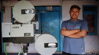 Kalau pada masa Jepang jadi propaganda, saat Indonesia sudah merdeka layar tancap digunakan sebagai penarik agar masyarakat datang saat pejabat seperti Bung Hatta pidato. Baru sekitar 1950-an, layar tancap dianggap sebagai hiburan.