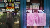 Medianya tetap lewat film. Jepang menyelenggarakan bioskop keliling di lima daerah di Pulau Jawa: Jakarta, Yogyakarta, Semarang, Malang dan Surabaya. Pemutaran film keliling ini lebih banyak dikhususkan untuk penonton tertentu, seperti romusha, pegawai pabrik, atau anak sekolah. Bioskop keliling itulah yang kemudian dikenal sebagai layar tancap.