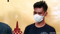 Polisi mengungkap Teguh sempat berupaya melarikan diri menggunakan bus. Namun, dia akhirnya tertangkap pada Jumat (12/11) malam di Cilacap.