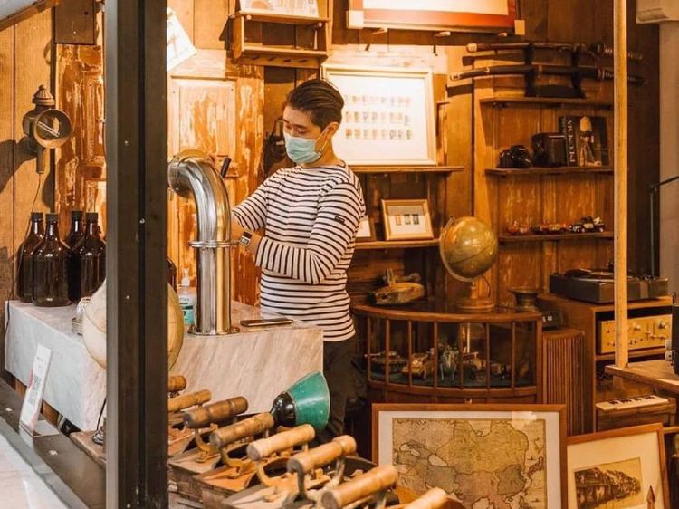 Toko Barang Antik di Pos Bloc, Harga dari Rp 50.000 sampai Puluhan Juta