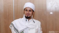 Pose Ustaz Guntur Bumi. Foto: Pool/Noel/detikHOT