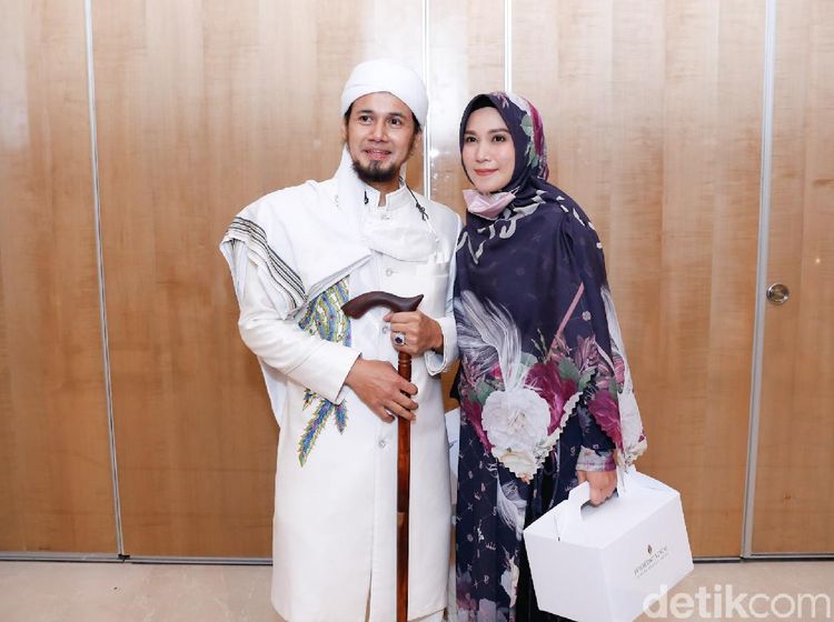 Apa Kabar Ustaz Guntur Bumi dan Puput Melati?