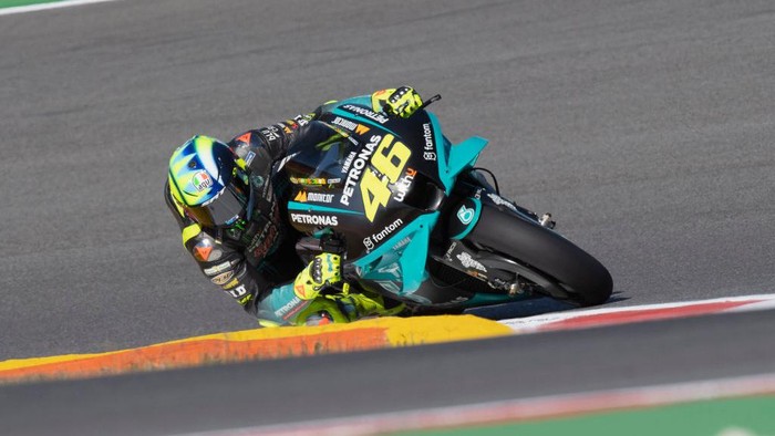 LAGOA, ALGARVE, PORTUGAL - NOVEMBER 05: Valentino Rossi of Italy and Petronas Yamaha SRT rounds the bend during the MotoGP Of Portugal - Free Practice  on November 05, 2021 in Lagoa, Algarve, Faro. (Photo by Mirco Lazzari gp/Getty Images)