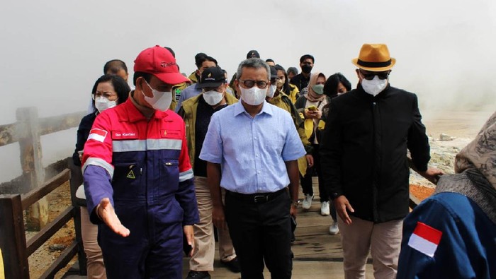 Wamenkeu Cek PLTP Dieng, Titip Pesan Ini Wakil Menteri Keuangan, Suahasil Nazara, mengapresiasi PT Geo Dipa Energi (Persero) dalam upaya meyediakan energi listrik yang bersumber dari energi baru terbarukan (EBT). Hal tersebut disampaikan Suahasil dalam kunjungannya ke PLTP Small Scale Dieng 10 MW, Sabtu (13/11).