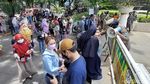 Potret Keramaian Mengular di Alun-alun Bandung