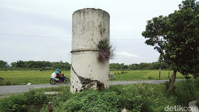 Bangunan tua di Jalan Karangdowo-Sukoharjo, Klaten, Jateng, ini menjadi saksi bisu kejayaan produksi gula. Toren air ini jadi pendingin bagi kereta uap mengangkut tebu.