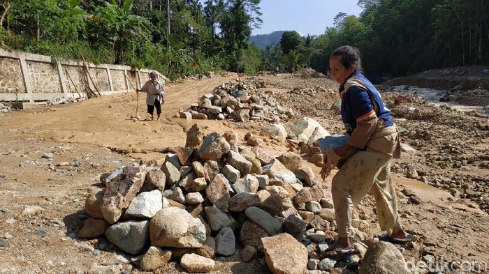 banjir batu di pacitan