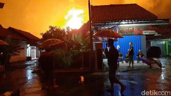 Begini Momen Tangki Pertamina Cilacap Saat Terbakar