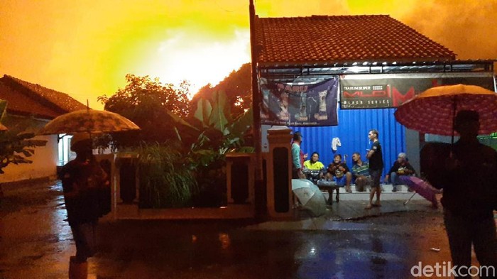 Tangki di area kilang Pertamina di Cilacap terbakar pada Sabtu (13/11/2021) malam.