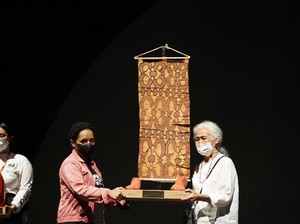 Biennale Jogja 2021 Beri Penghargaan pada Sosok Nunung WS dan Hermanu