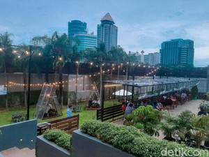 Nongkrong Seru di Deloret Cafe, Kafe Rasa Puncak di Cilandak