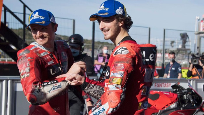 VALENCIA, SPAIN - NOVEMBER 13: Francesco Bagnaia (R) of Italy and Ducati Lenovo Team,  Jack Miller of Australia and Ducati Lenovo Team joke at the end of the MotoGP qualifying practice during the MotoGP of Comunitat Valenciana: Qualifying at Ricardo Tormo Circuit on November 13, 2021 in Valencia, Spain. (Photo by Mirco Lazzari gp/Getty Images)